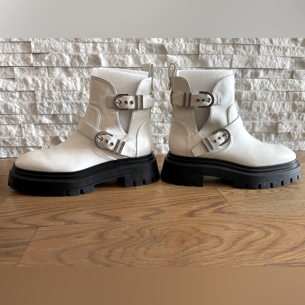 Stuart Weitzman white buckle-fastening leather ankle boots